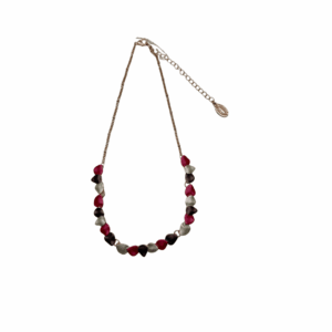 Collana con decorazione petali fucsia , perla e viola dipinta a mano. Design italiano.