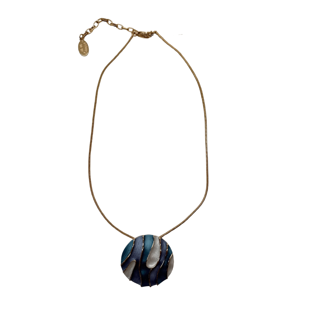 Collana con decorazione astratta blu,verde petrolio e perlato. dipinta a mano. Design italiano.
