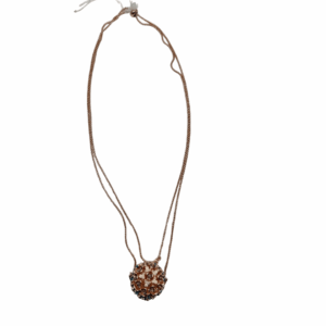 Collana saliscendi con sfera ricoperta di fiori rosa gold, blu perlato. dipinta a mano. Design italiano.